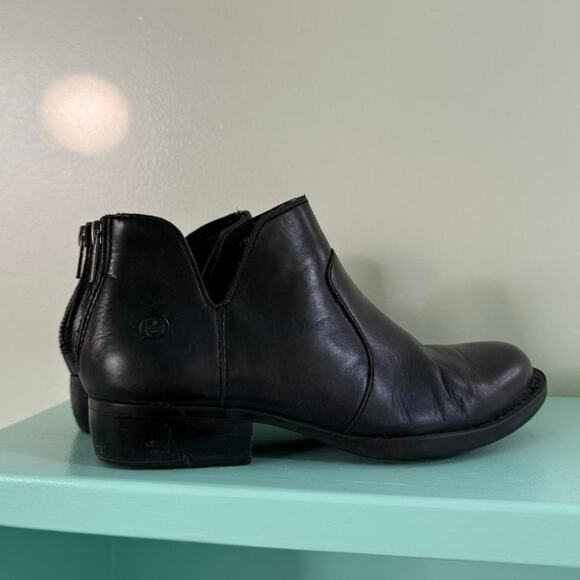 Born Black leather ankle boots with back zipper - size 6.5 Women - Picture 3 of 8